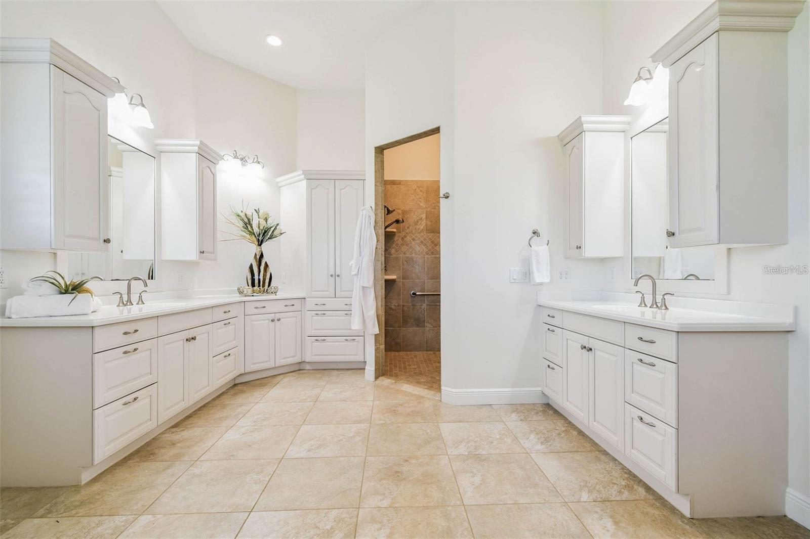 Image 52 of 100 For 3215 Gulf City Road