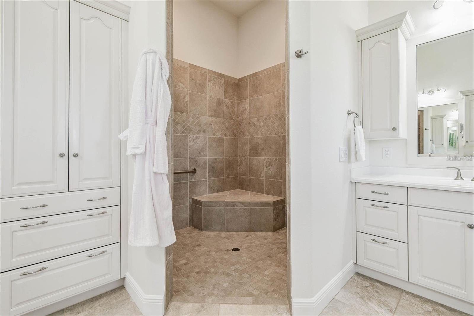 Image 53 of 100 For 3215 Gulf City Road