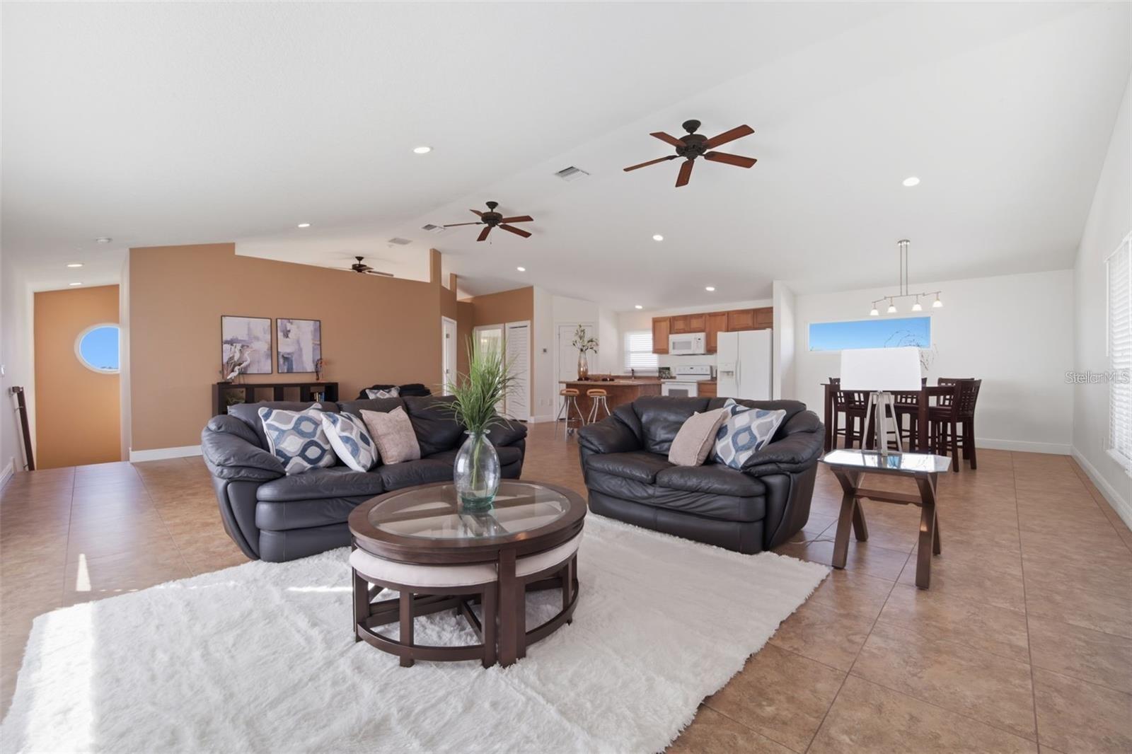 Image 81 of 100 For 3215 Gulf City Road