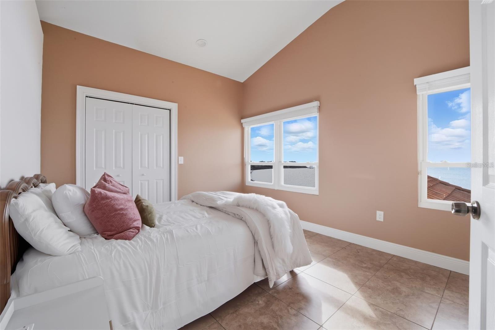 Image 84 of 100 For 3215 Gulf City Road