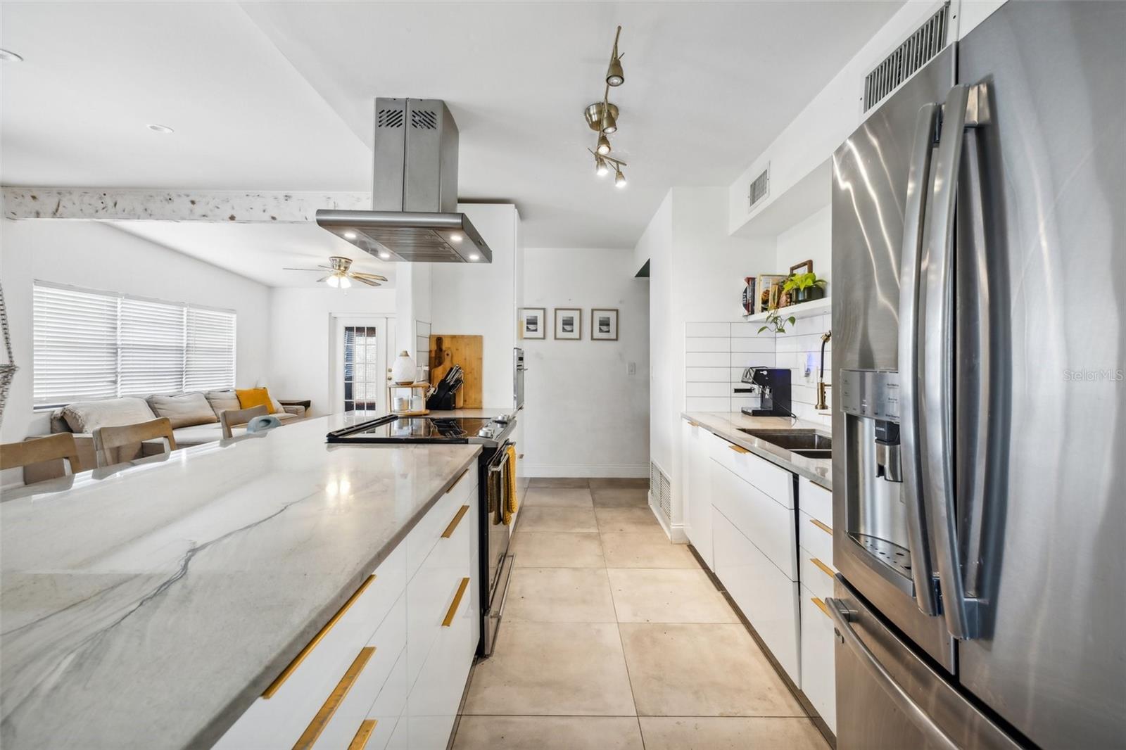 Image 11 of 39 For 908 Skyview Drive