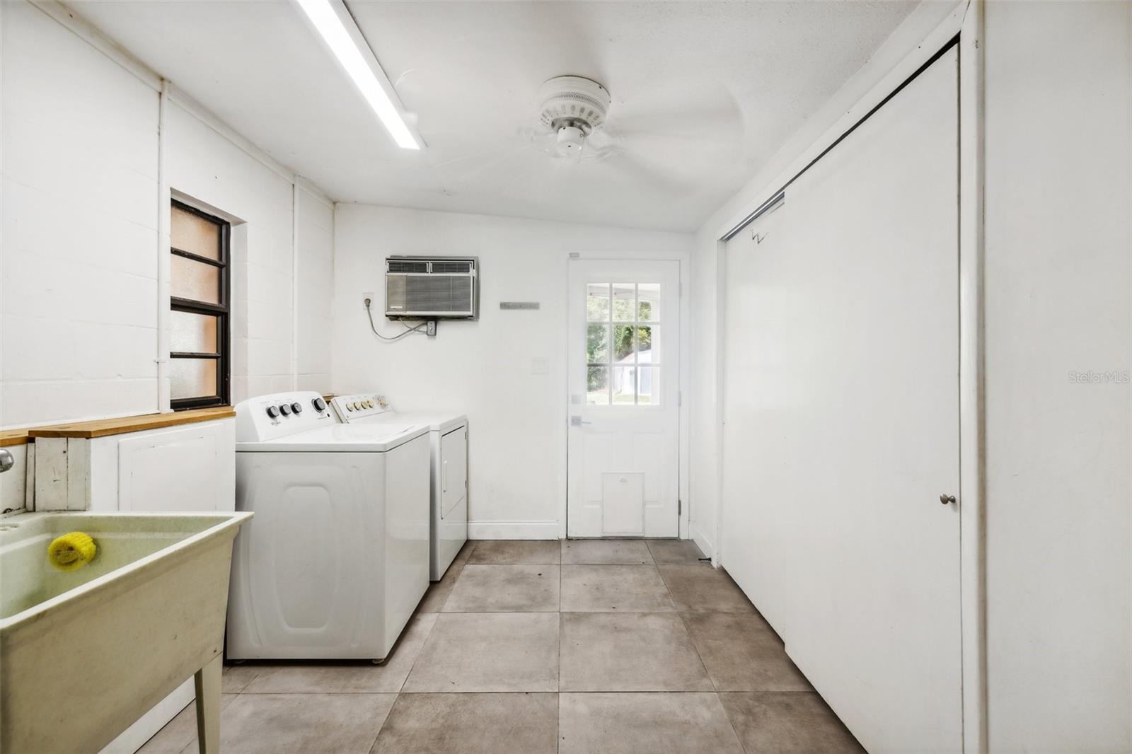 Image 17 of 39 For 908 Skyview Drive