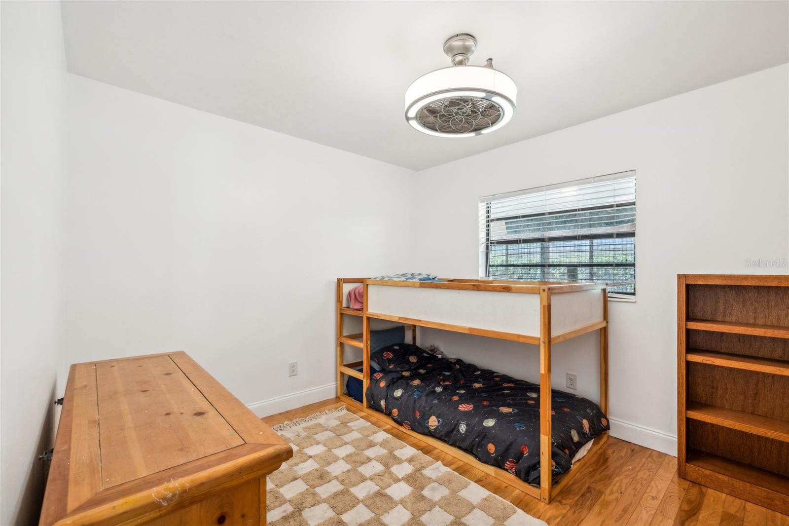 Image 18 of 39 For 908 Skyview Drive