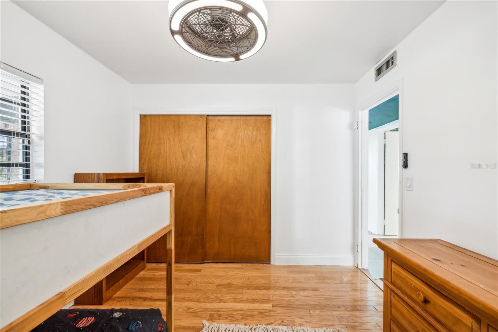 Image 19 of 39 For 908 Skyview Drive