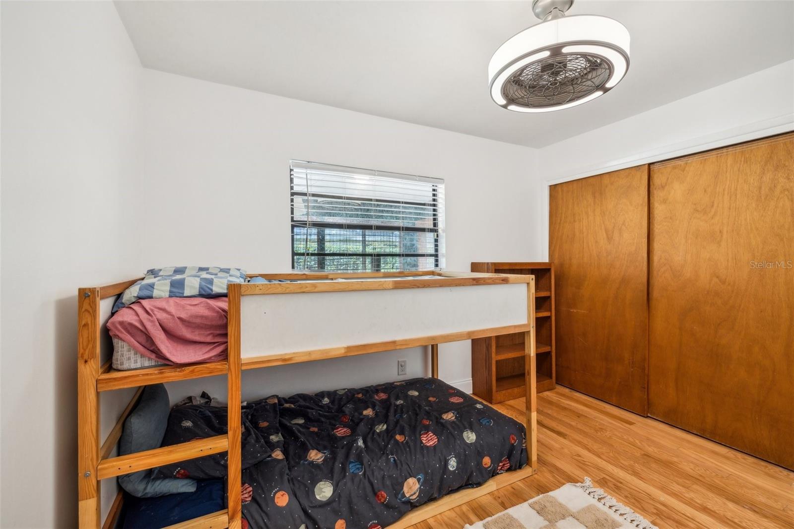 Image 20 of 39 For 908 Skyview Drive