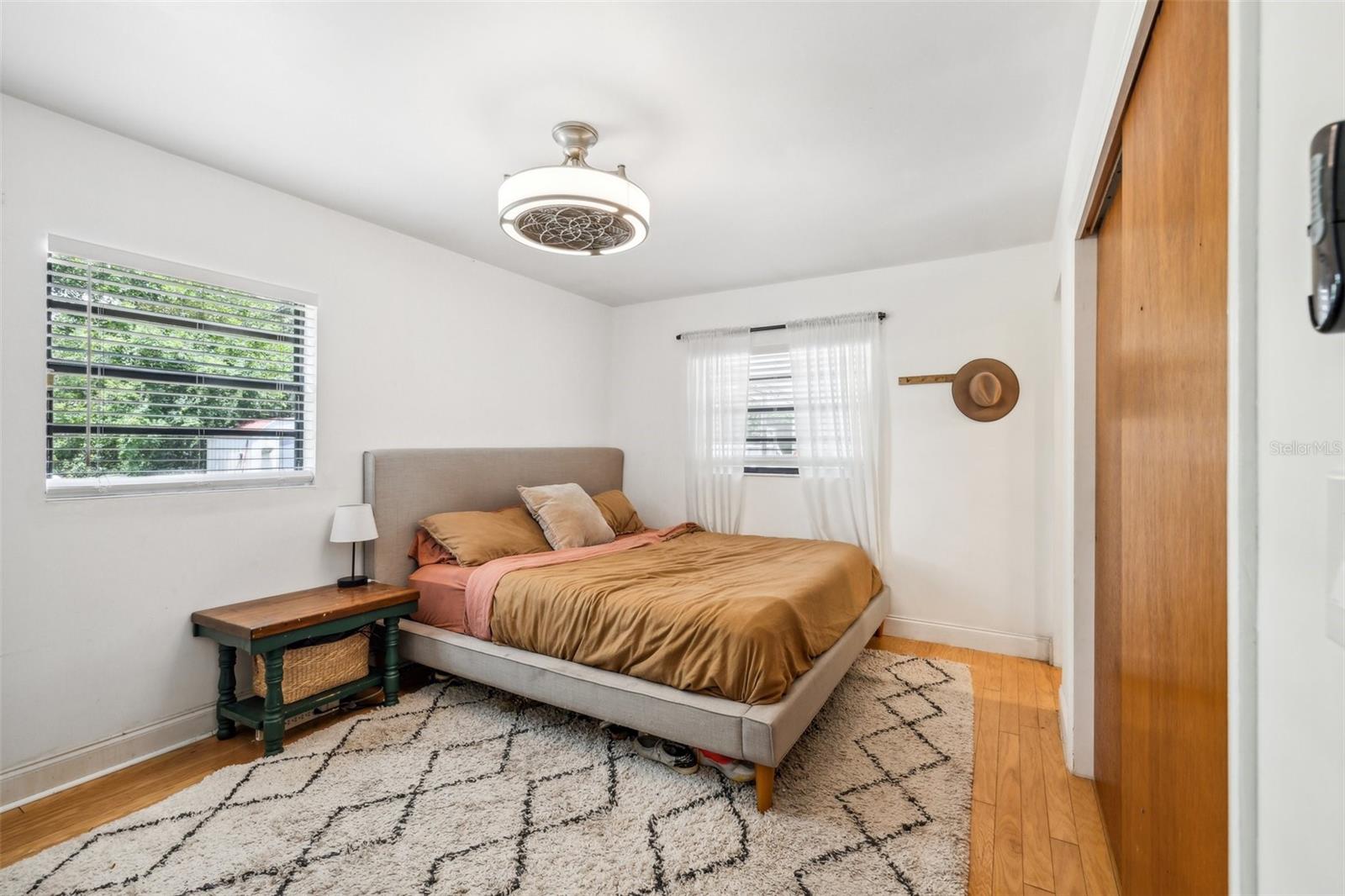 Image 23 of 39 For 908 Skyview Drive