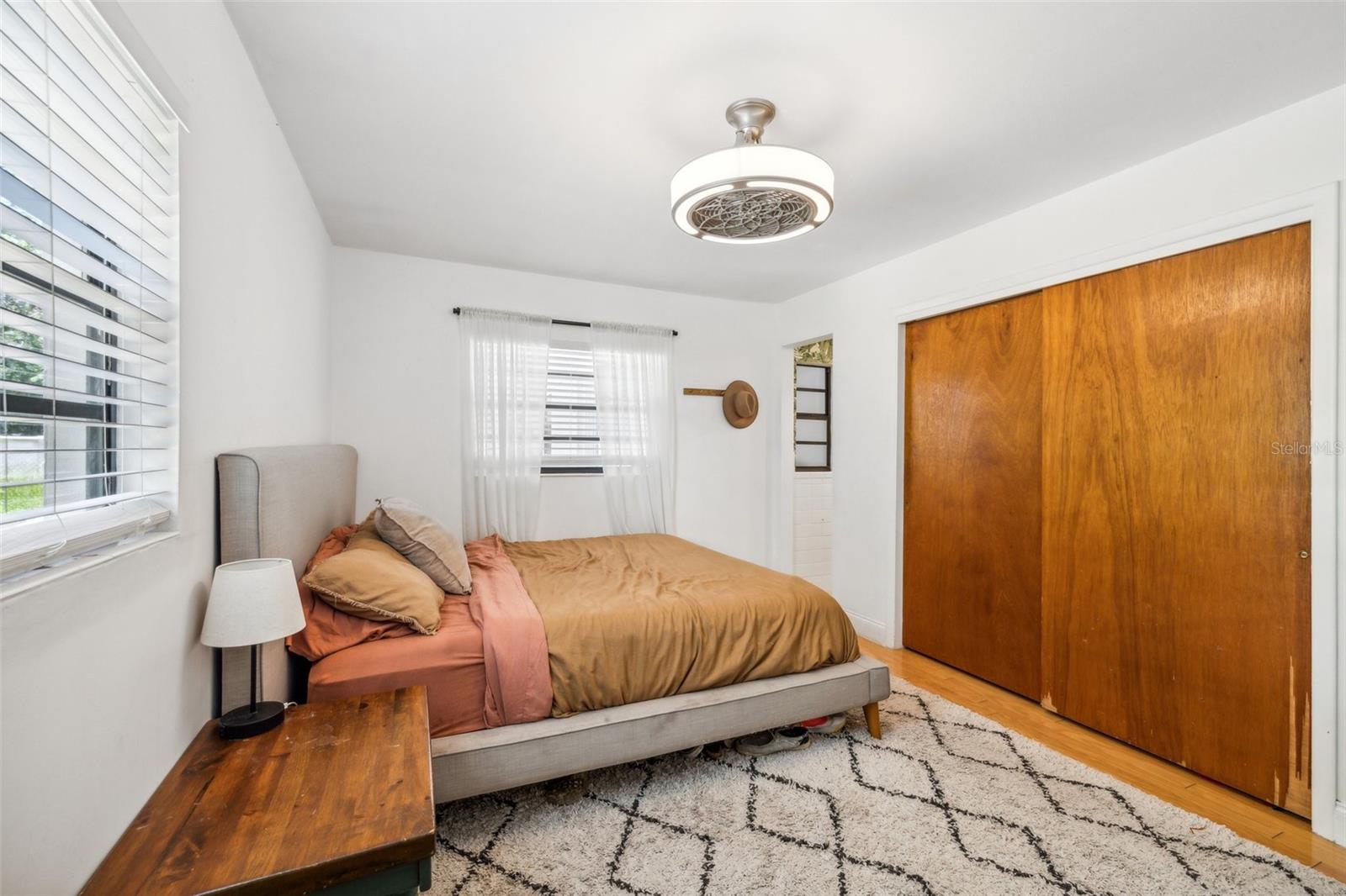 Image 24 of 39 For 908 Skyview Drive