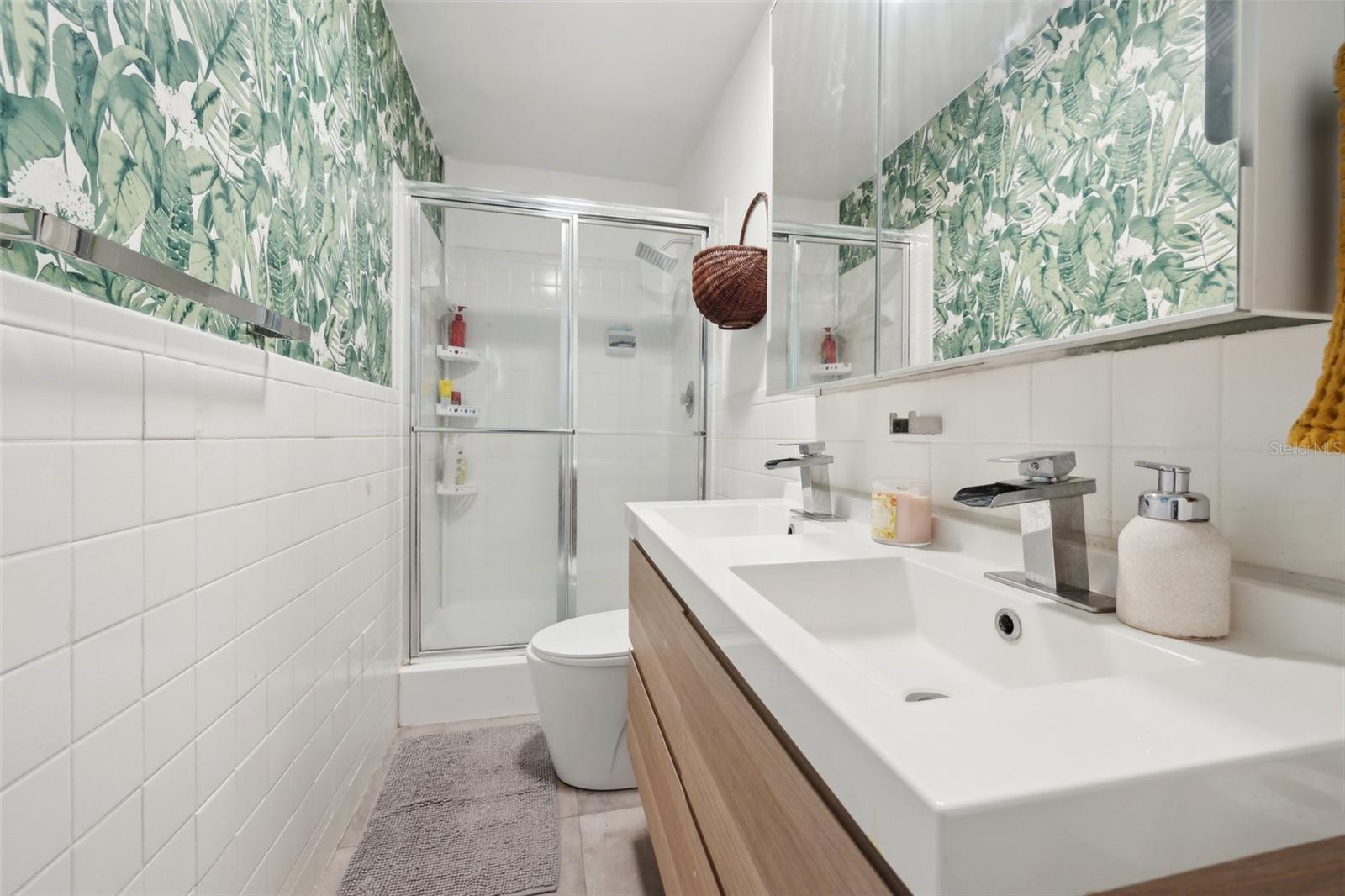 Image 26 of 39 For 908 Skyview Drive