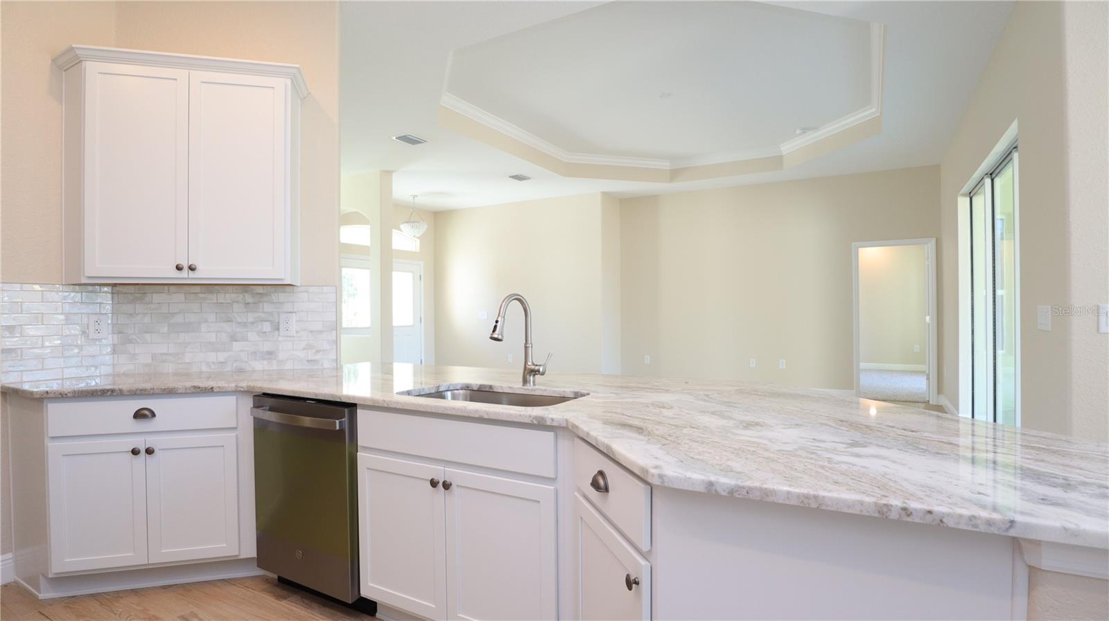 Image 20 of 26 For 12107 Hooded Warbler Court