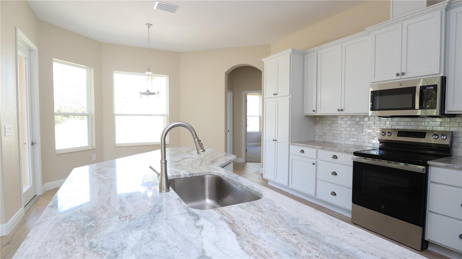 Image 25 of 26 For 12107 Hooded Warbler Court