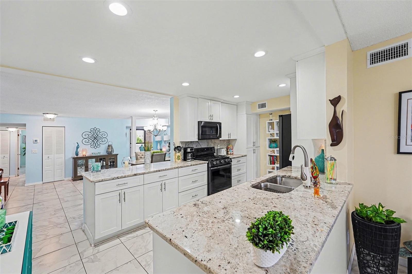 Image 12 of 30 For 8198 Terrace Garden Drive N 411