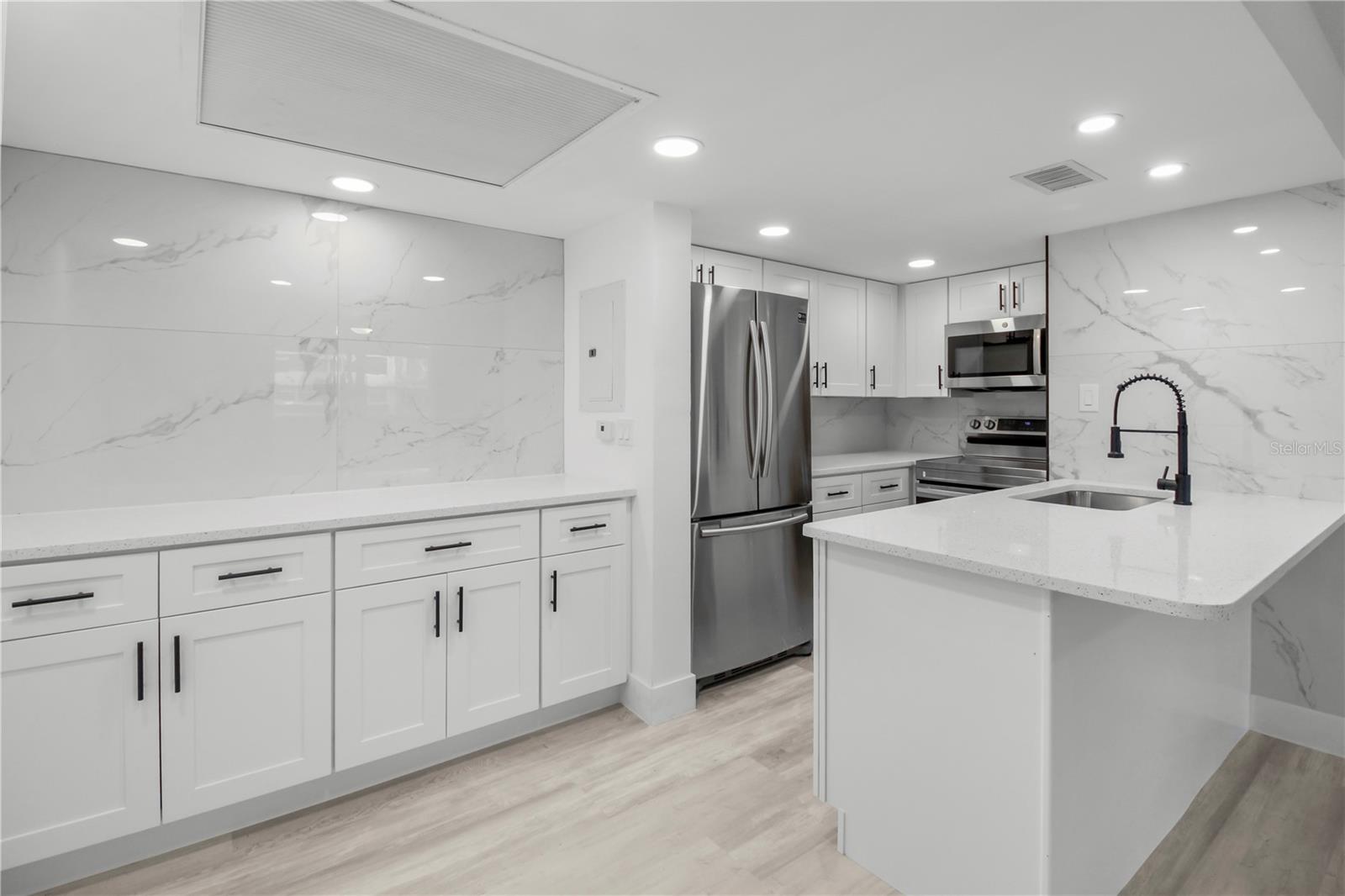 Image 5 of 30 For 4754 Marine Parkway 103