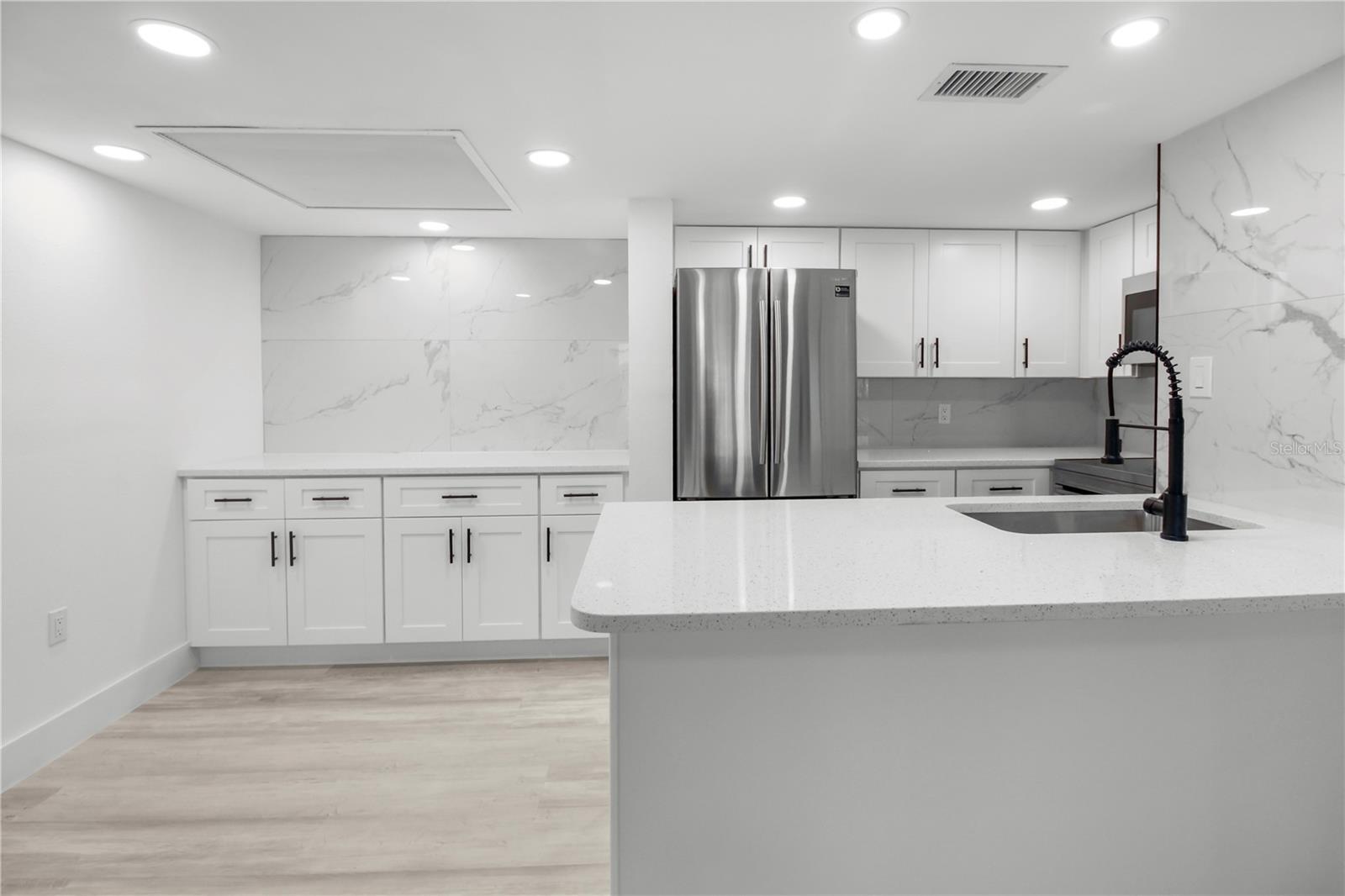 Image 6 of 30 For 4754 Marine Parkway 103