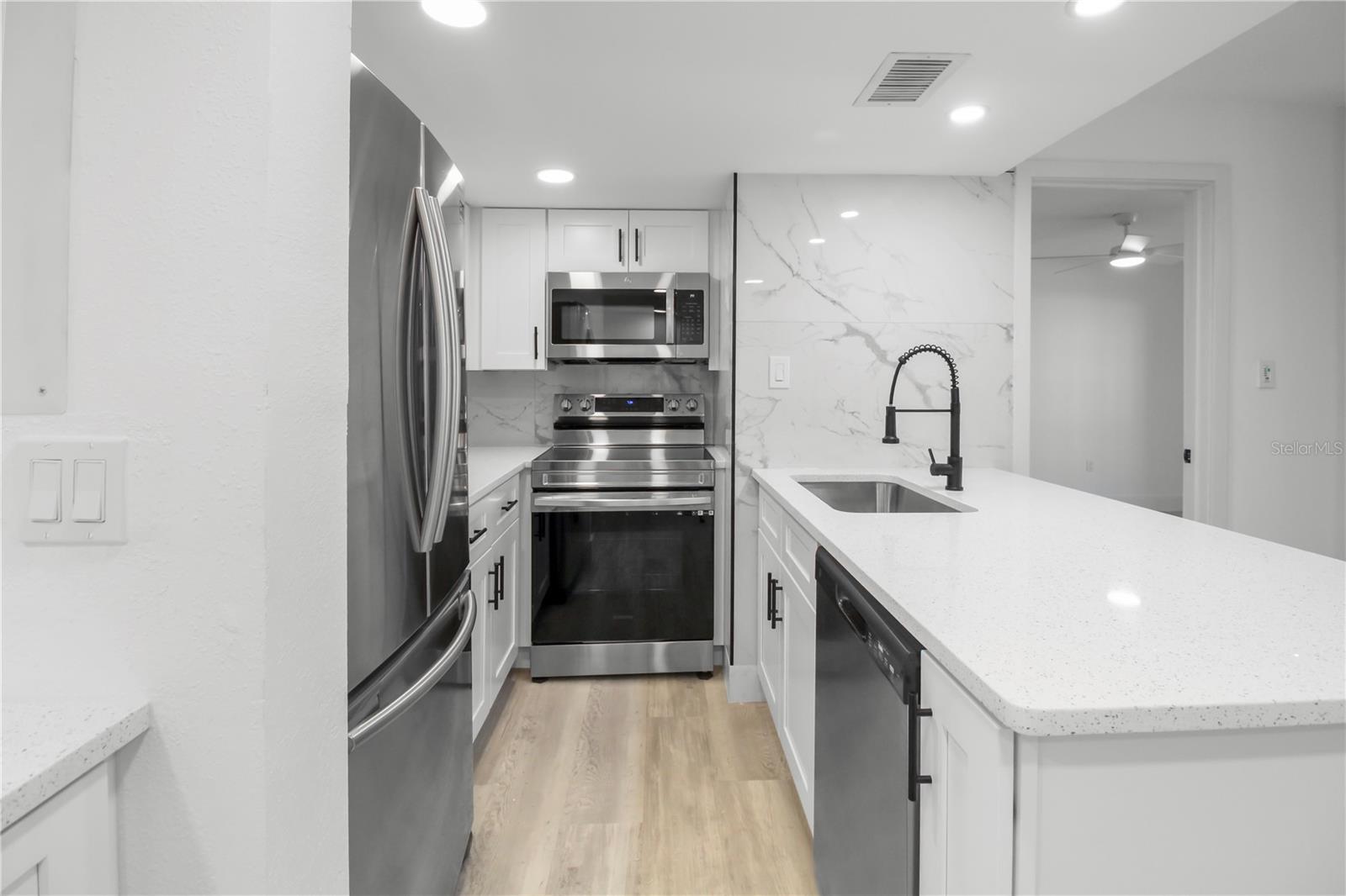 Image 7 of 30 For 4754 Marine Parkway 103