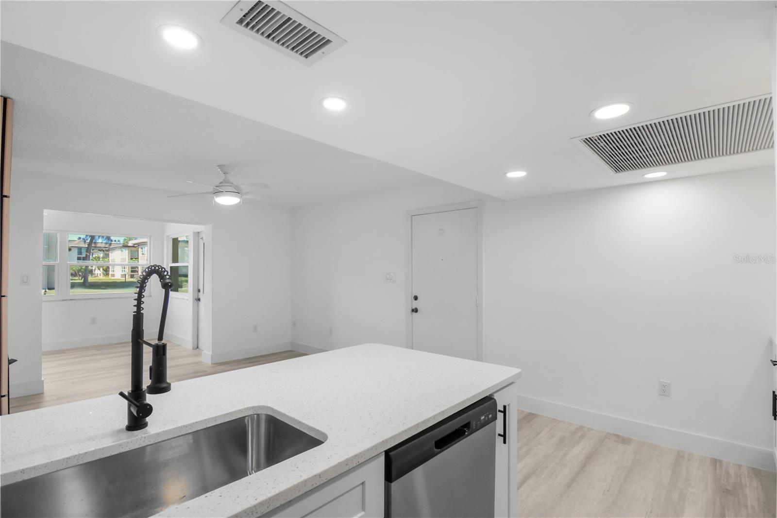 Image 9 of 30 For 4754 Marine Parkway 103