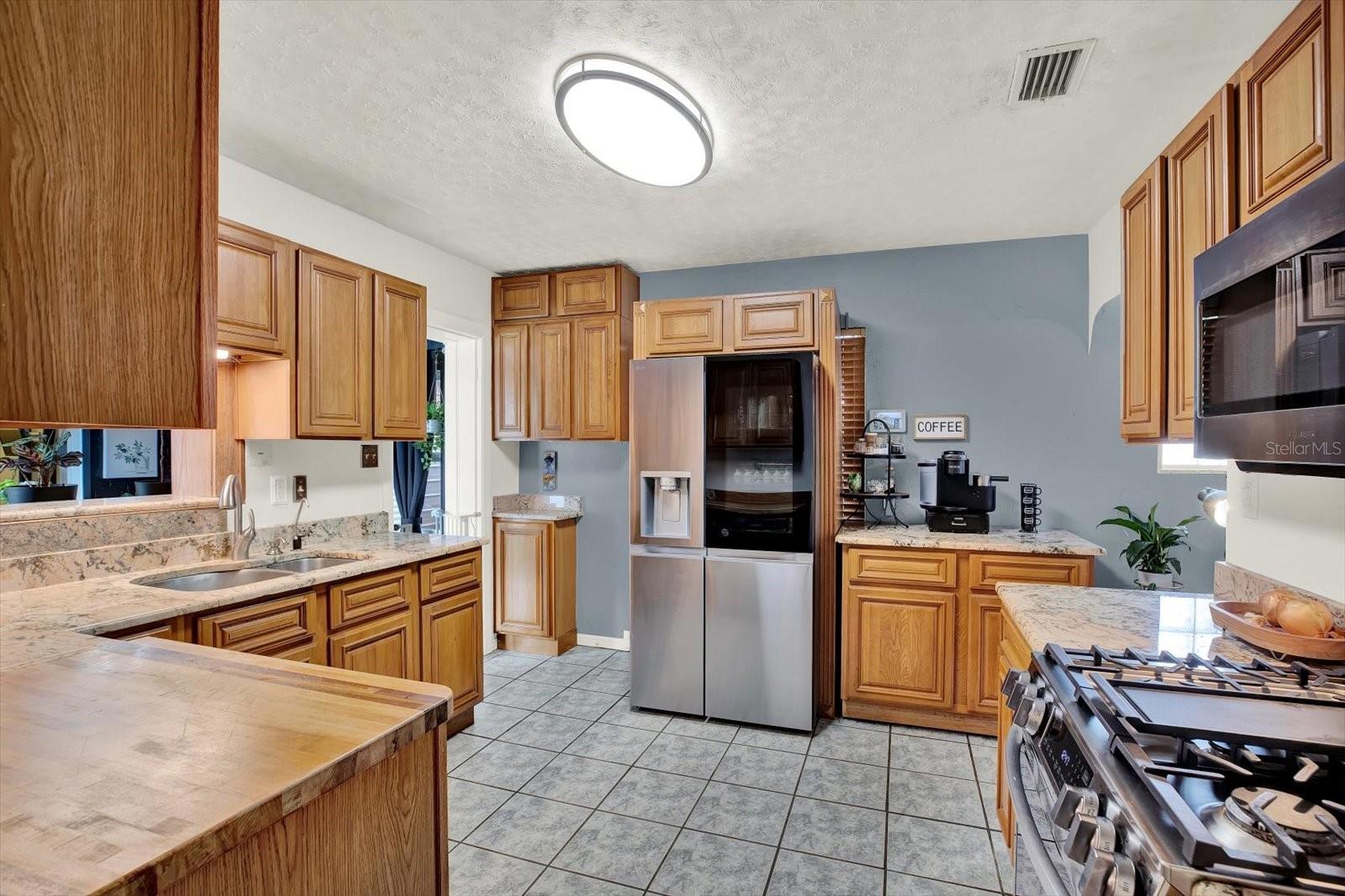 Listing photo id 9 for 1322 Freemont Street S