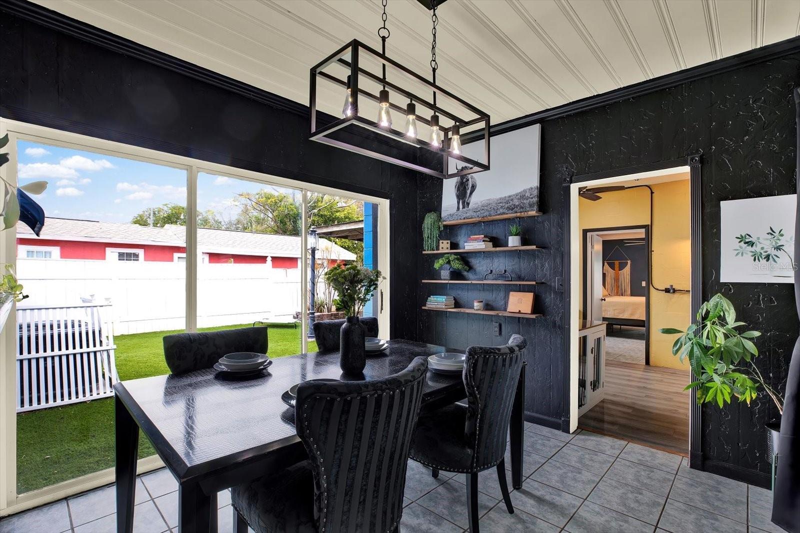 Listing photo id 12 for 1322 Freemont Street S