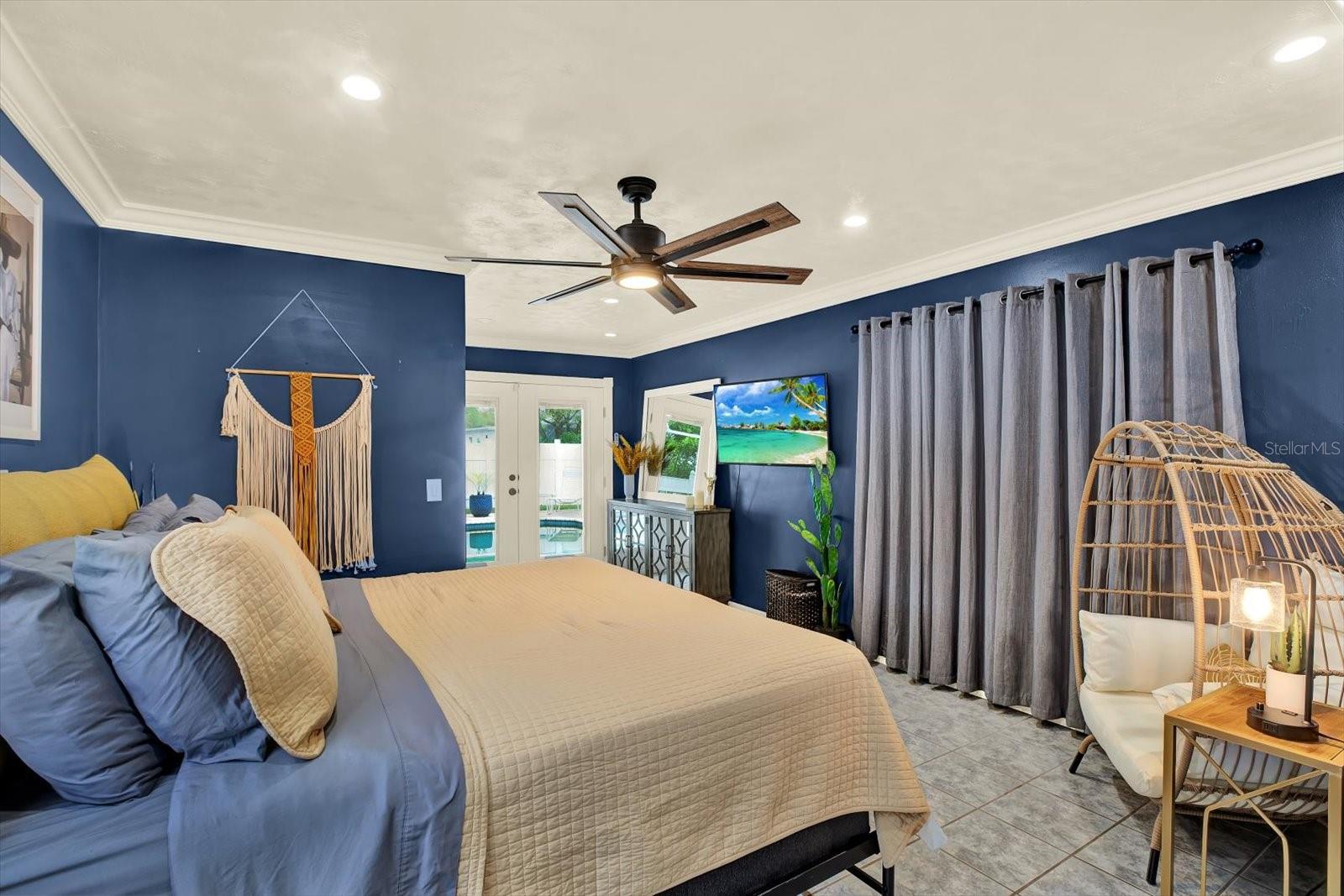 Listing photo id 15 for 1322 Freemont Street S