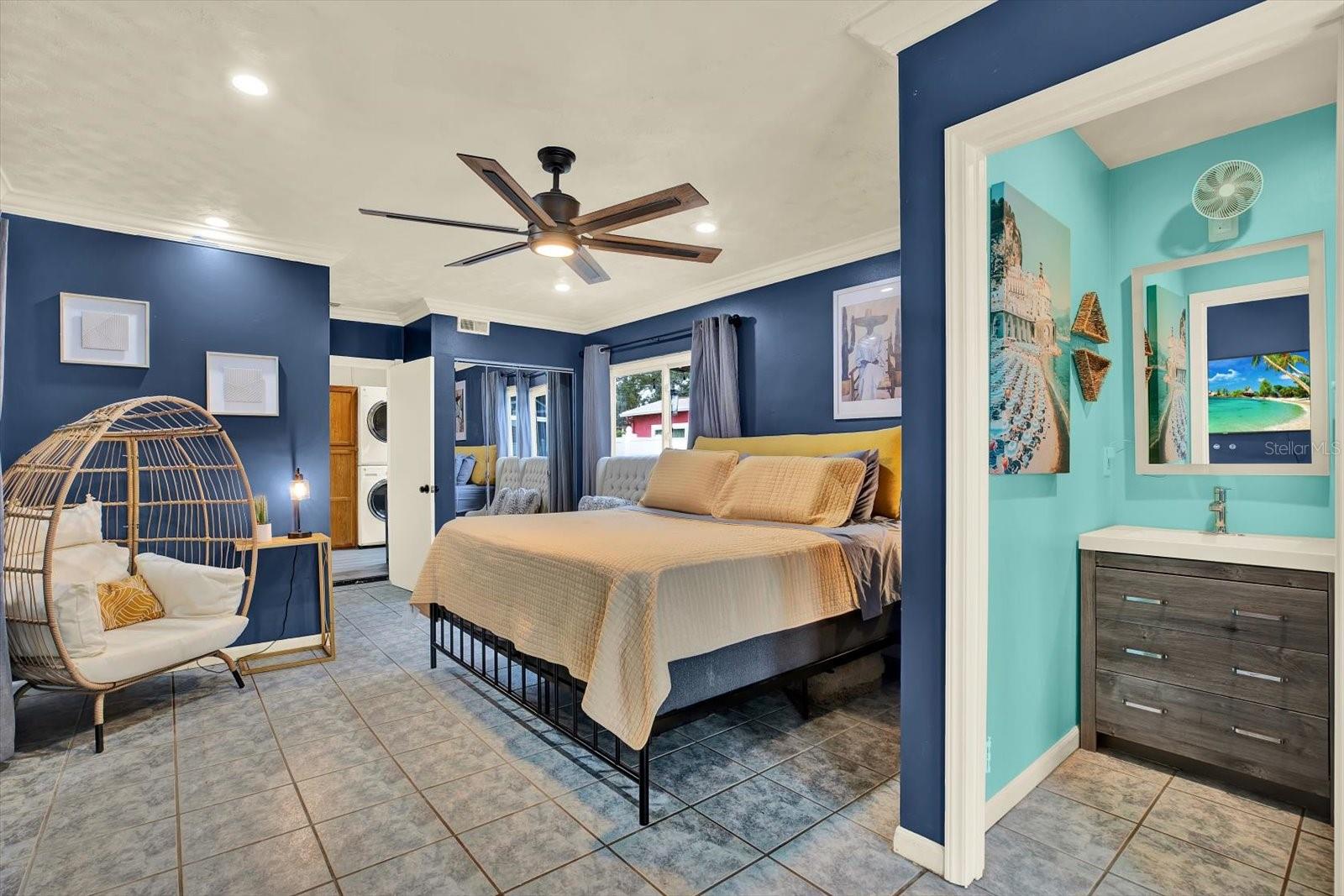 Listing photo id 16 for 1322 Freemont Street S