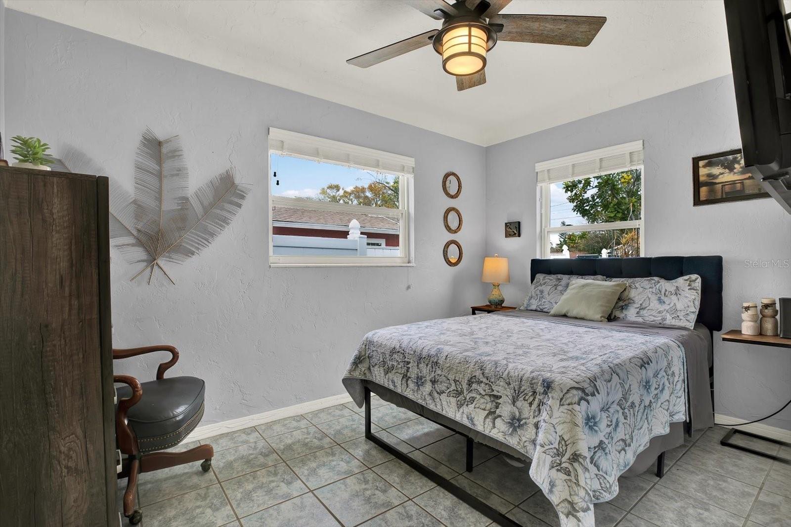 Listing photo id 18 for 1322 Freemont Street S