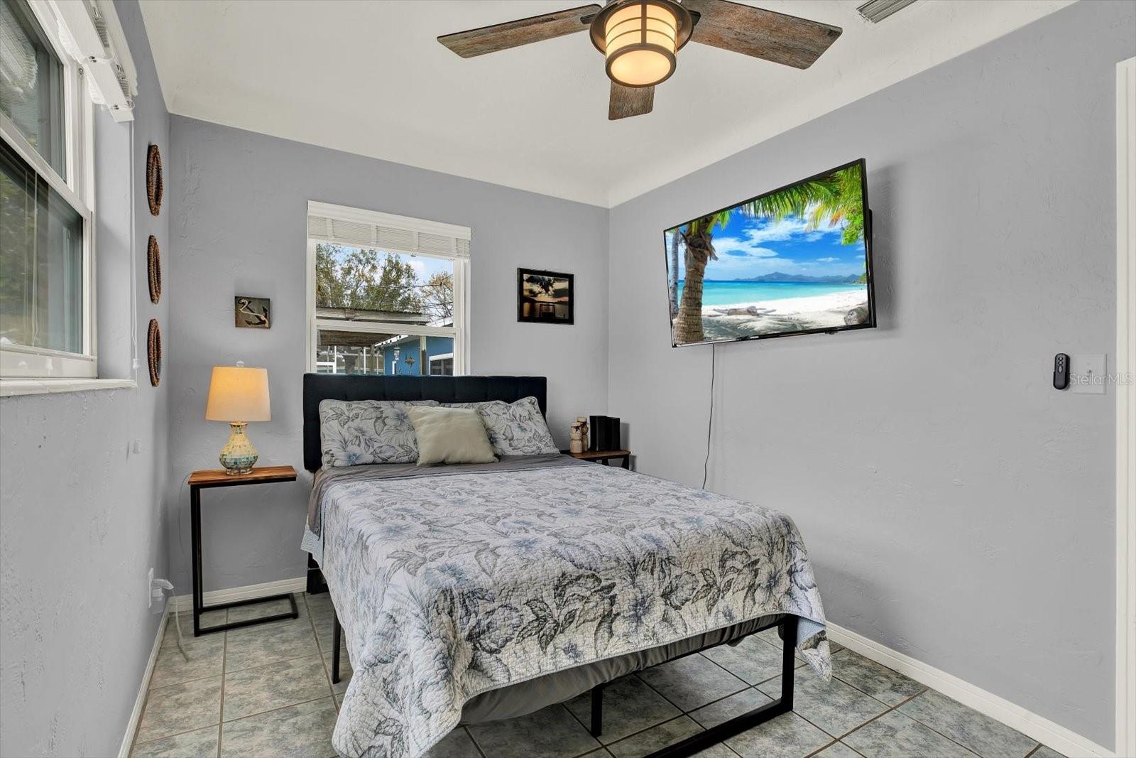 Listing photo id 19 for 1322 Freemont Street S