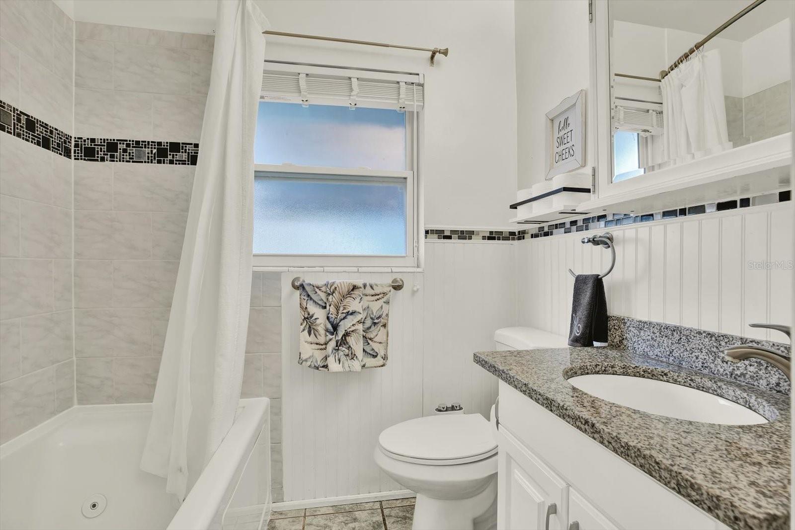 Listing photo id 20 for 1322 Freemont Street S