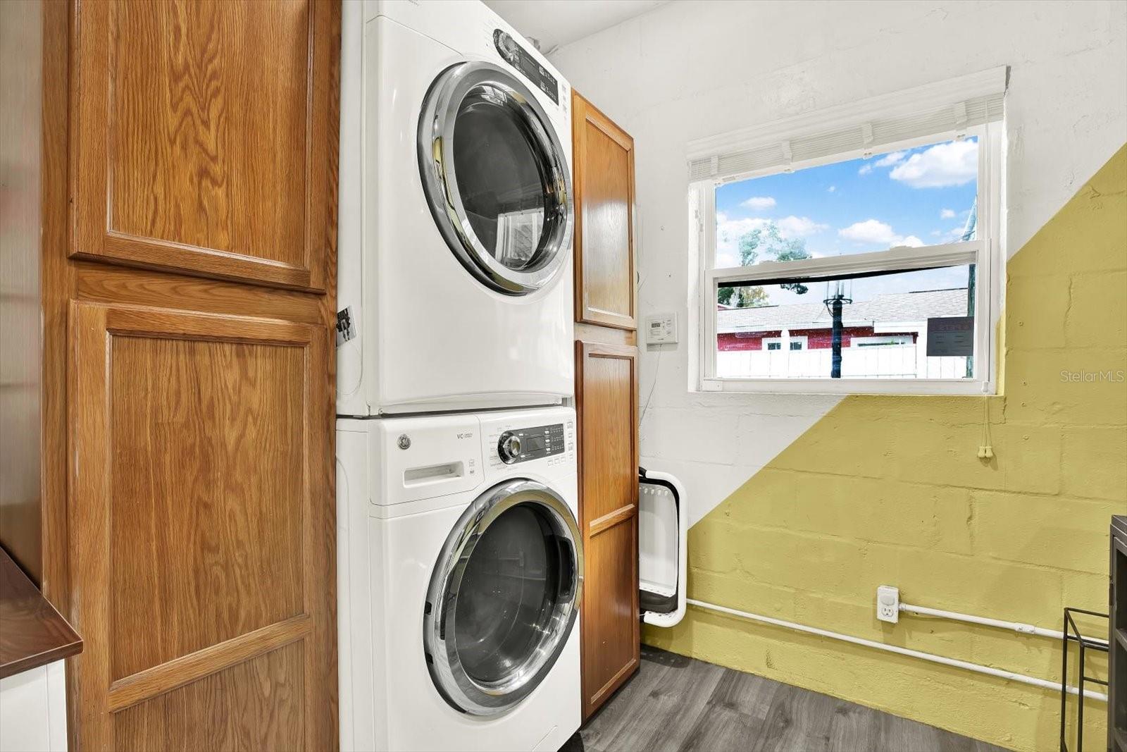 Listing photo id 23 for 1322 Freemont Street S