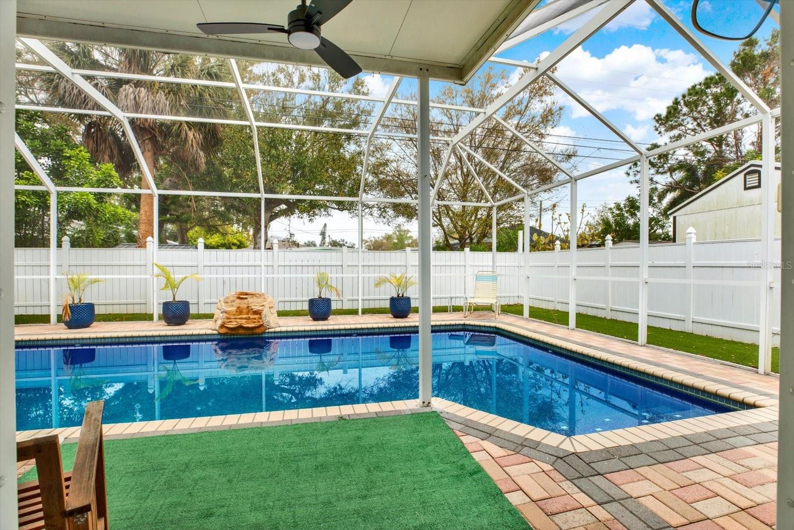 Listing photo id 24 for 1322 Freemont Street S