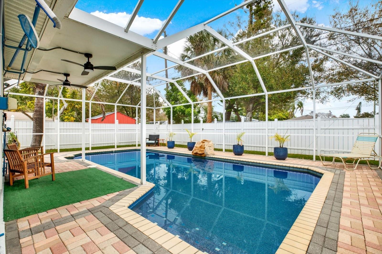 Listing photo id 26 for 1322 Freemont Street S