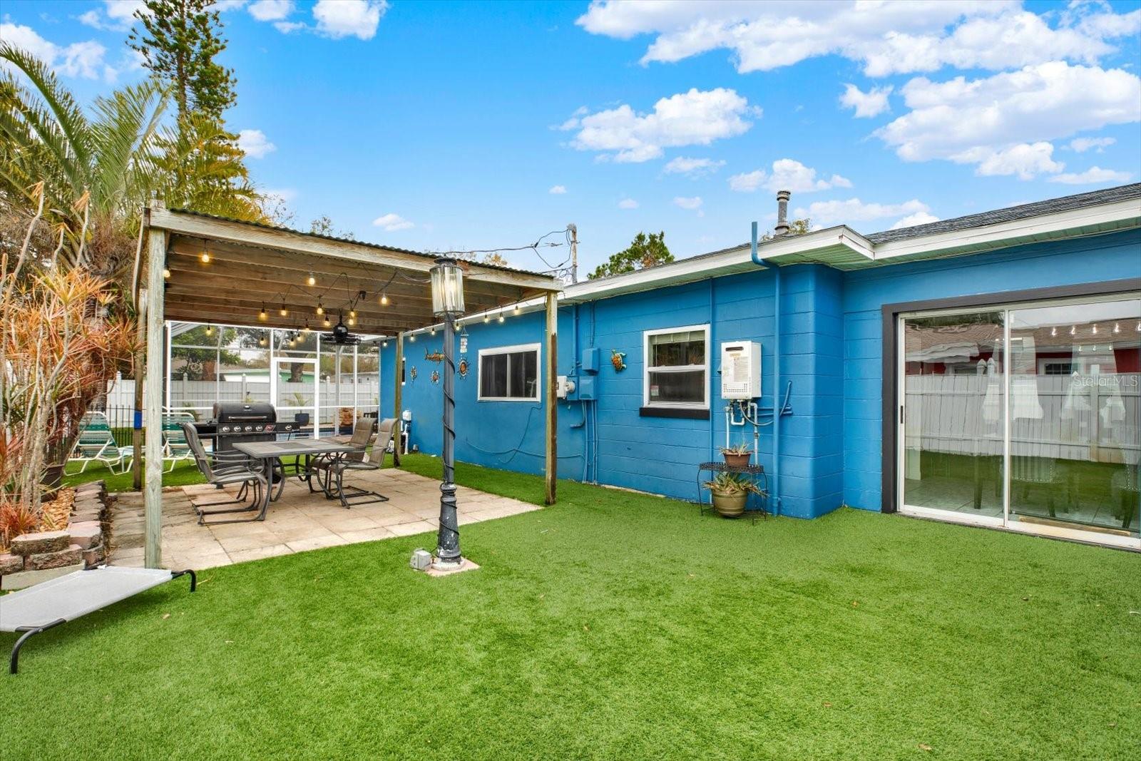 Listing photo id 27 for 1322 Freemont Street S