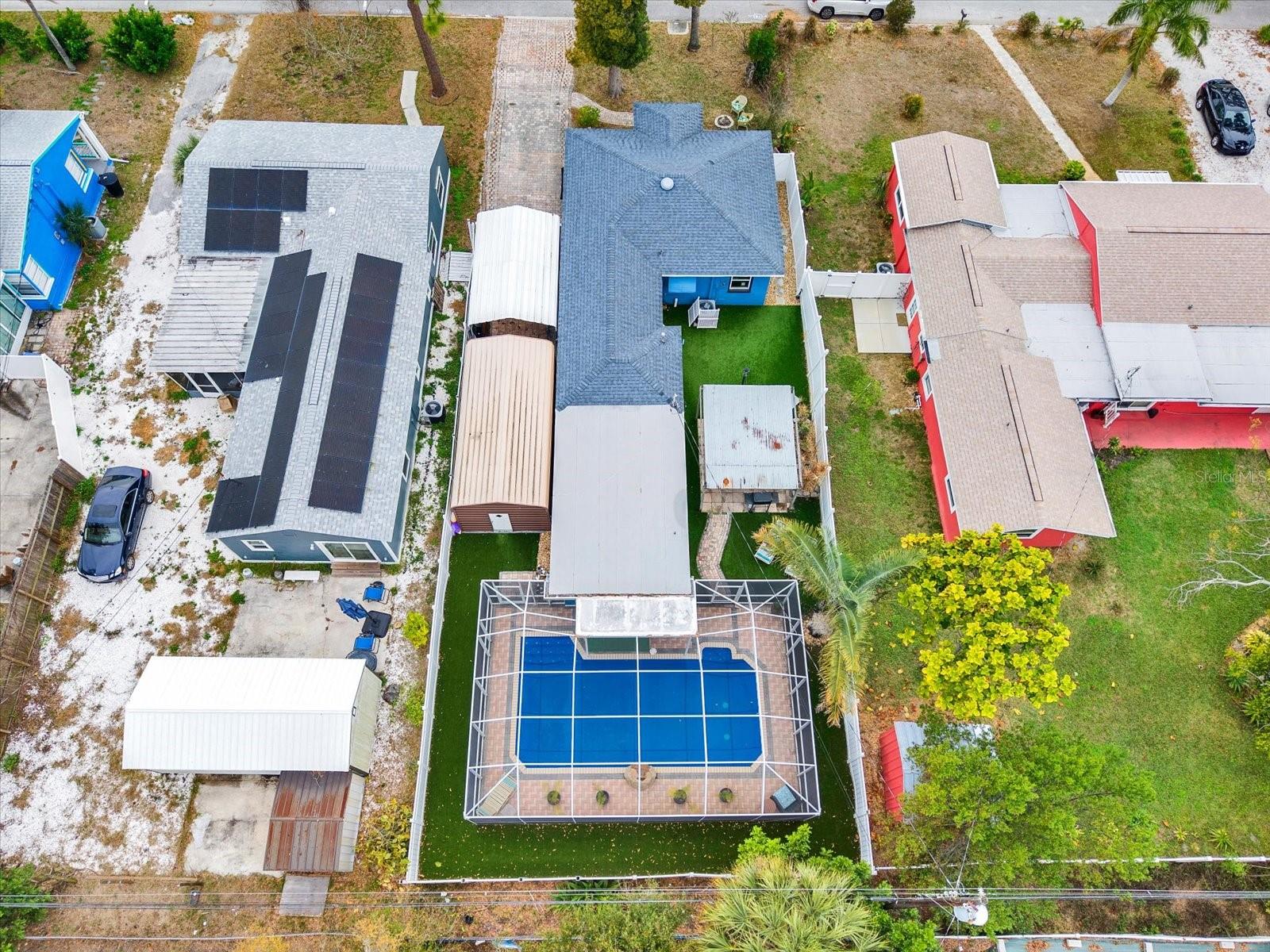 Listing photo id 30 for 1322 Freemont Street S