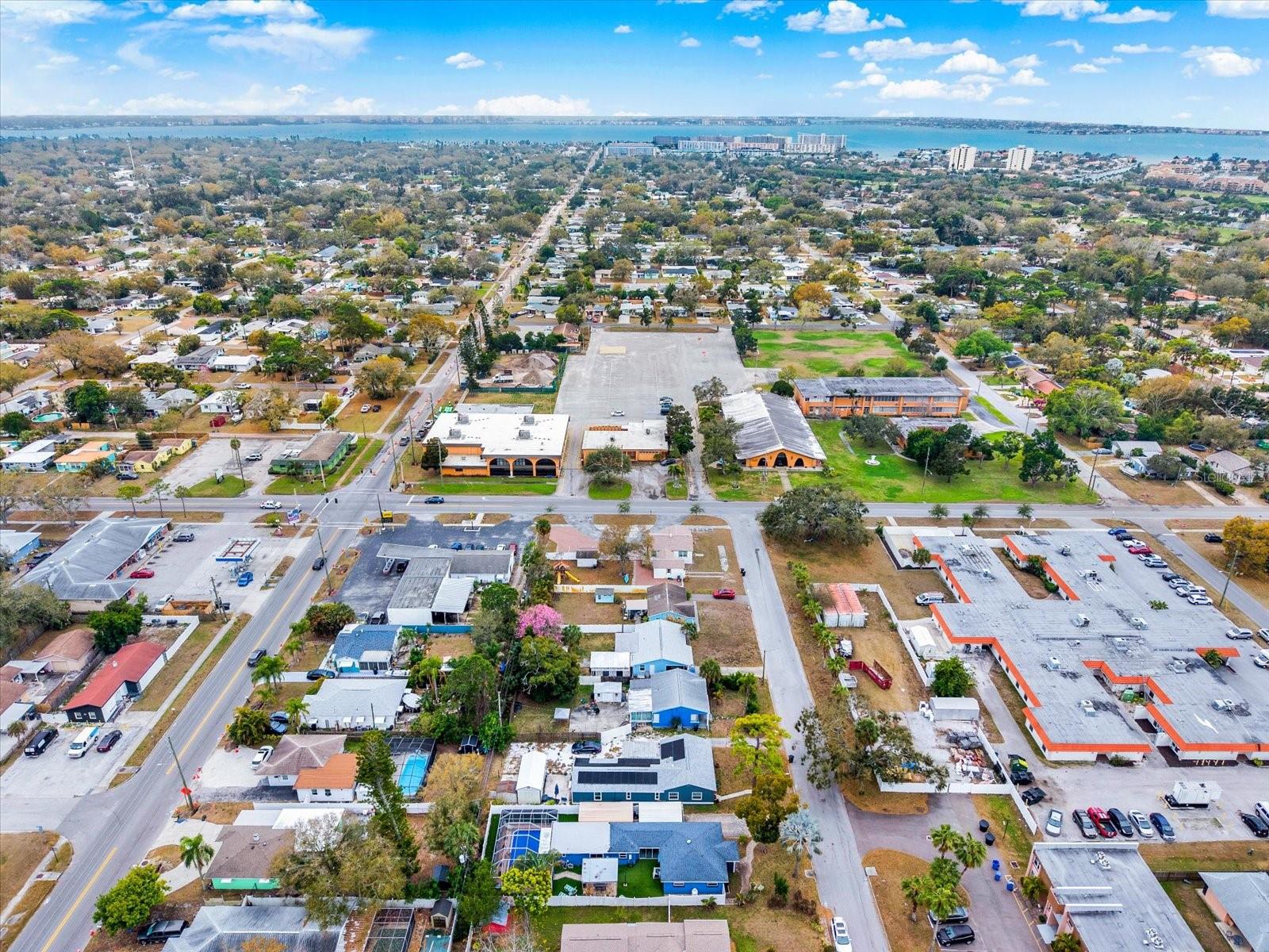 Listing photo id 33 for 1322 Freemont Street S