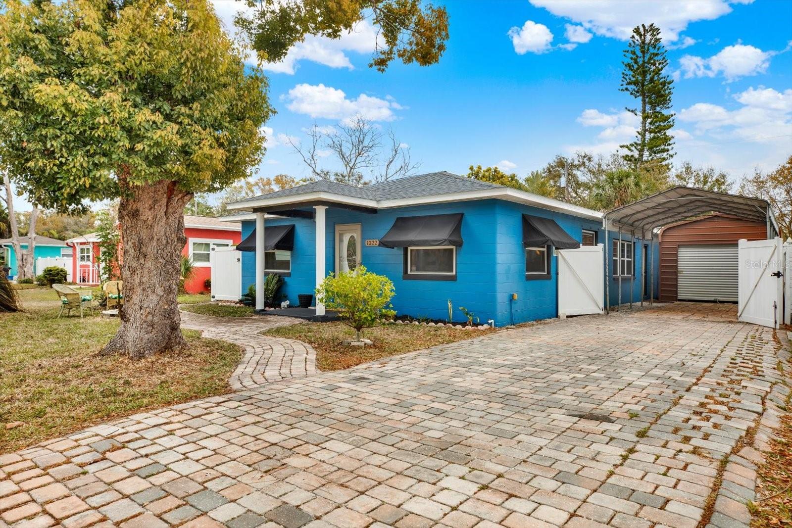 Listing photo id 3 for 1322 Freemont Street S