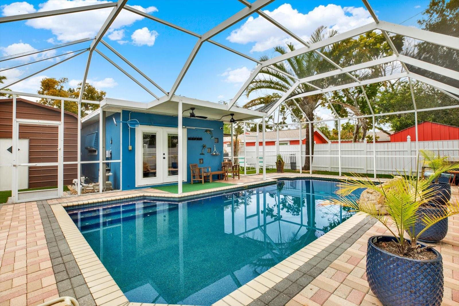 Listing photo id 5 for 1322 Freemont Street S