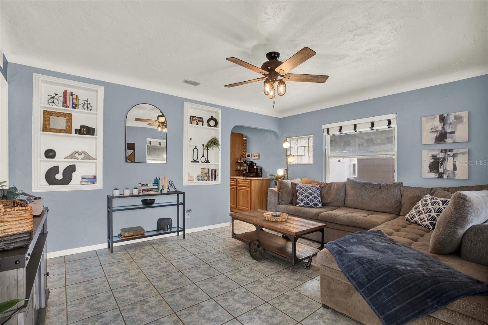 Listing photo id 6 for 1322 Freemont Street S