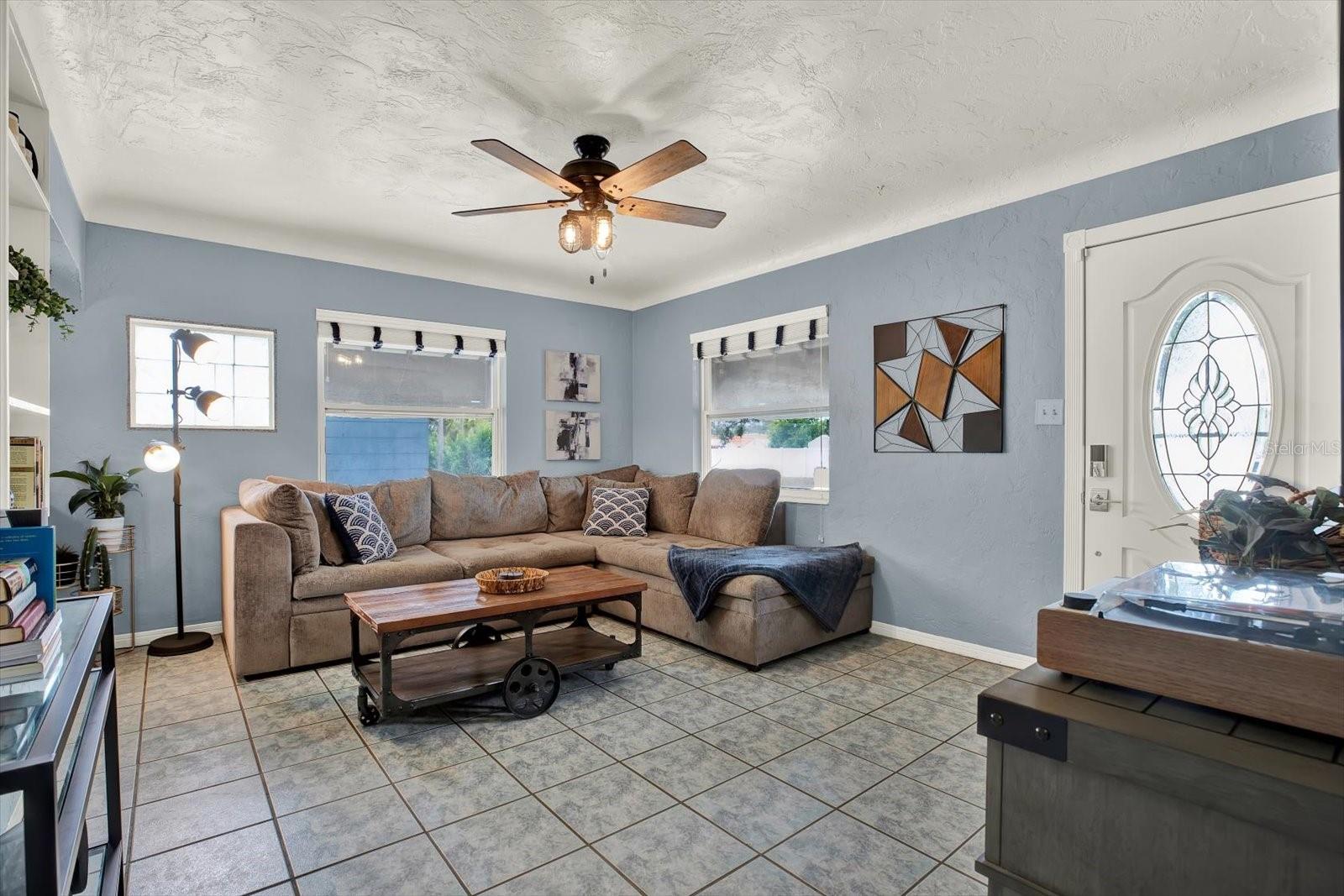 Listing photo id 7 for 1322 Freemont Street S