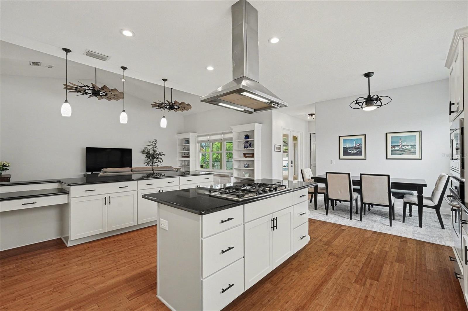 Image 11 of 41 For 605 Manatee Drive