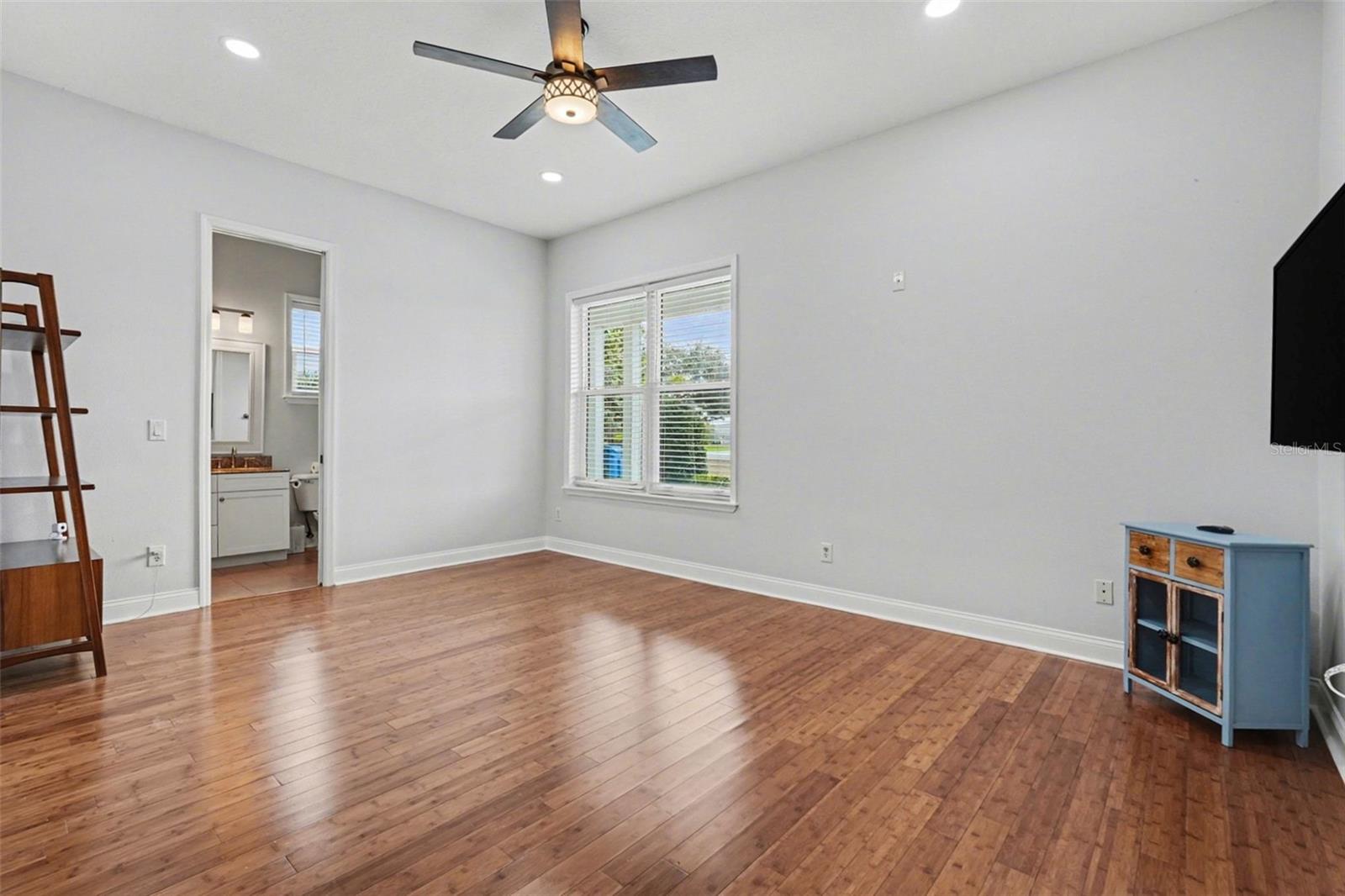 Image 23 of 41 For 605 Manatee Drive