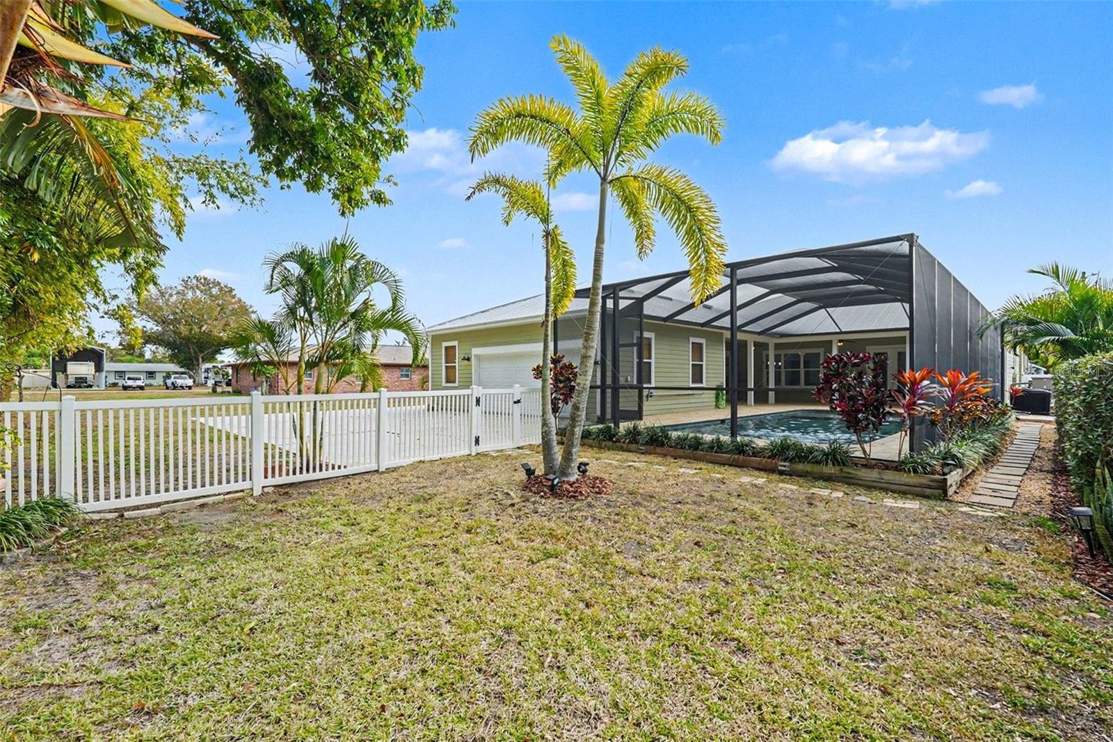 Image 29 of 41 For 605 Manatee Drive