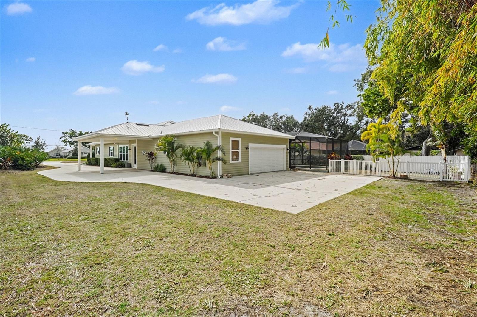 Image 30 of 41 For 605 Manatee Drive