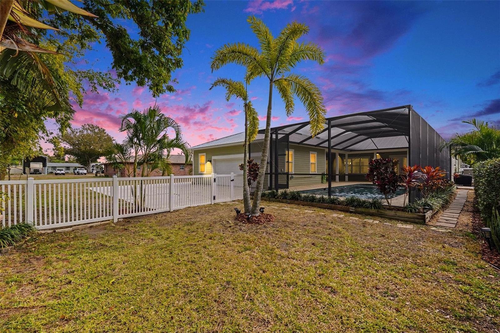 Image 31 of 41 For 605 Manatee Drive