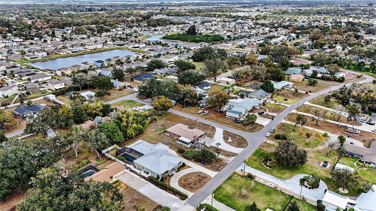 Image 35 of 41 For 605 Manatee Drive