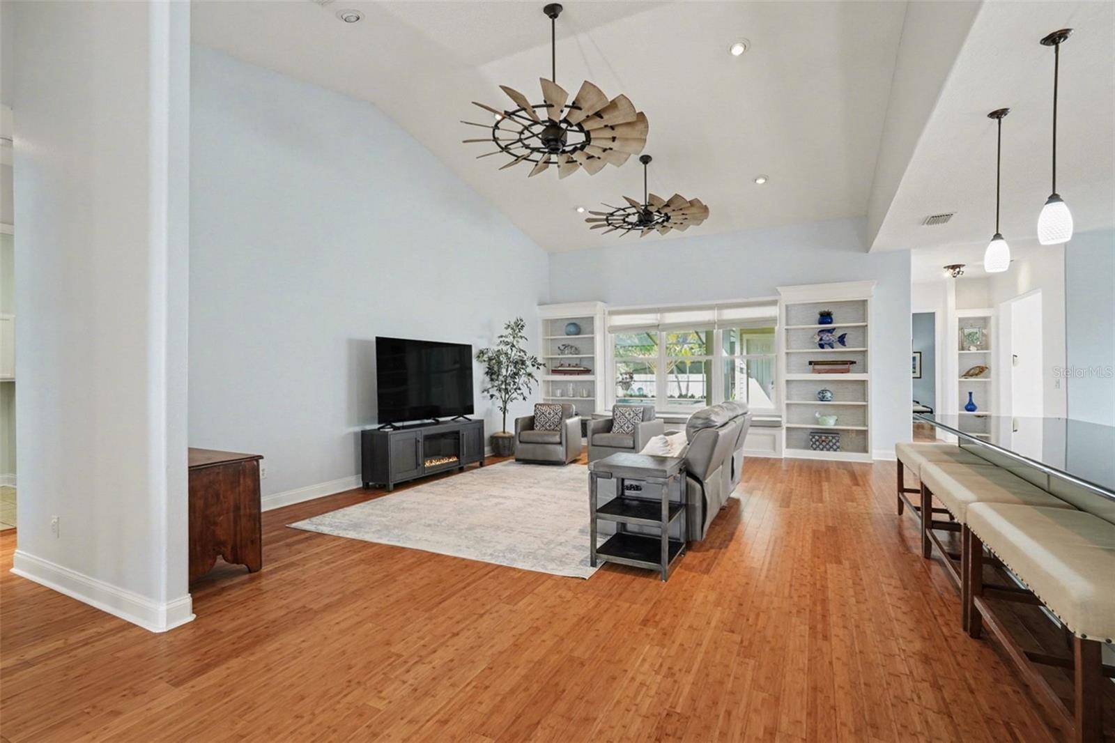 Image 6 of 41 For 605 Manatee Drive