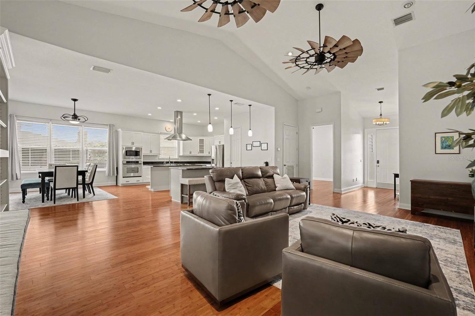 Image 7 of 41 For 605 Manatee Drive