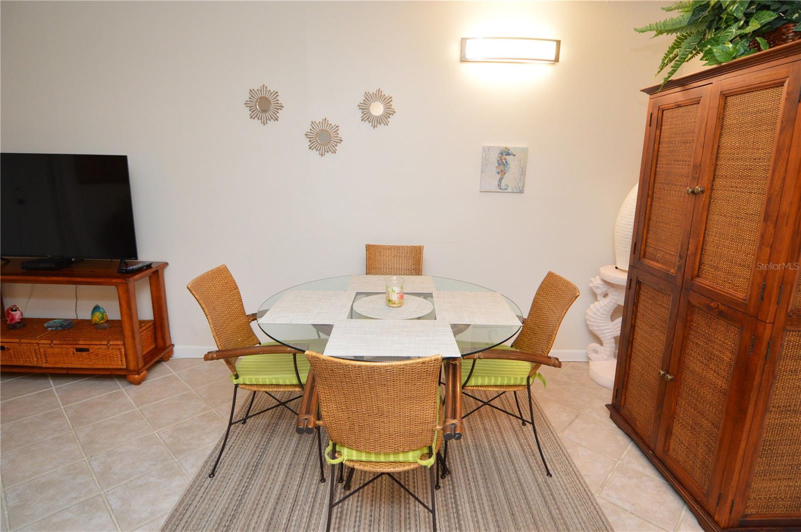 Image 11 of 92 For 12760 Indian Rocks Road 553