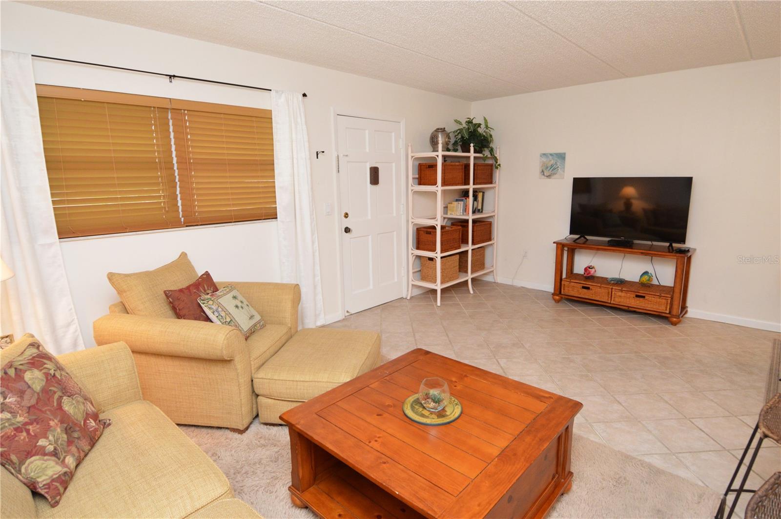 Image 19 of 92 For 12760 Indian Rocks Road 553