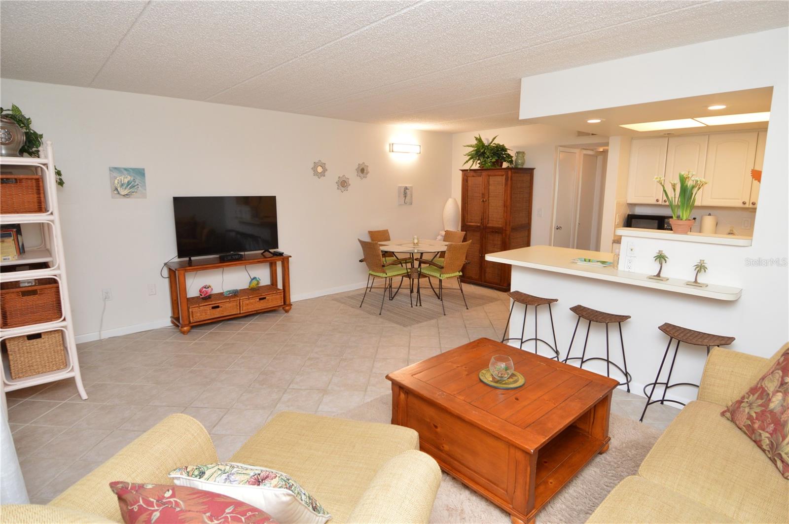 Image 21 of 92 For 12760 Indian Rocks Road 553