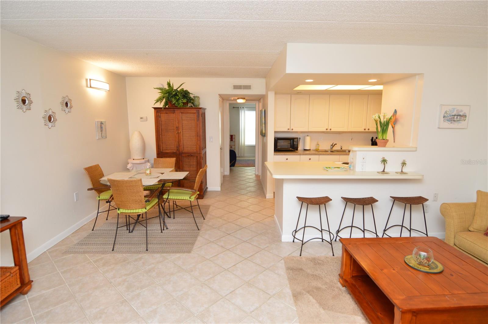 Image 22 of 92 For 12760 Indian Rocks Road 553