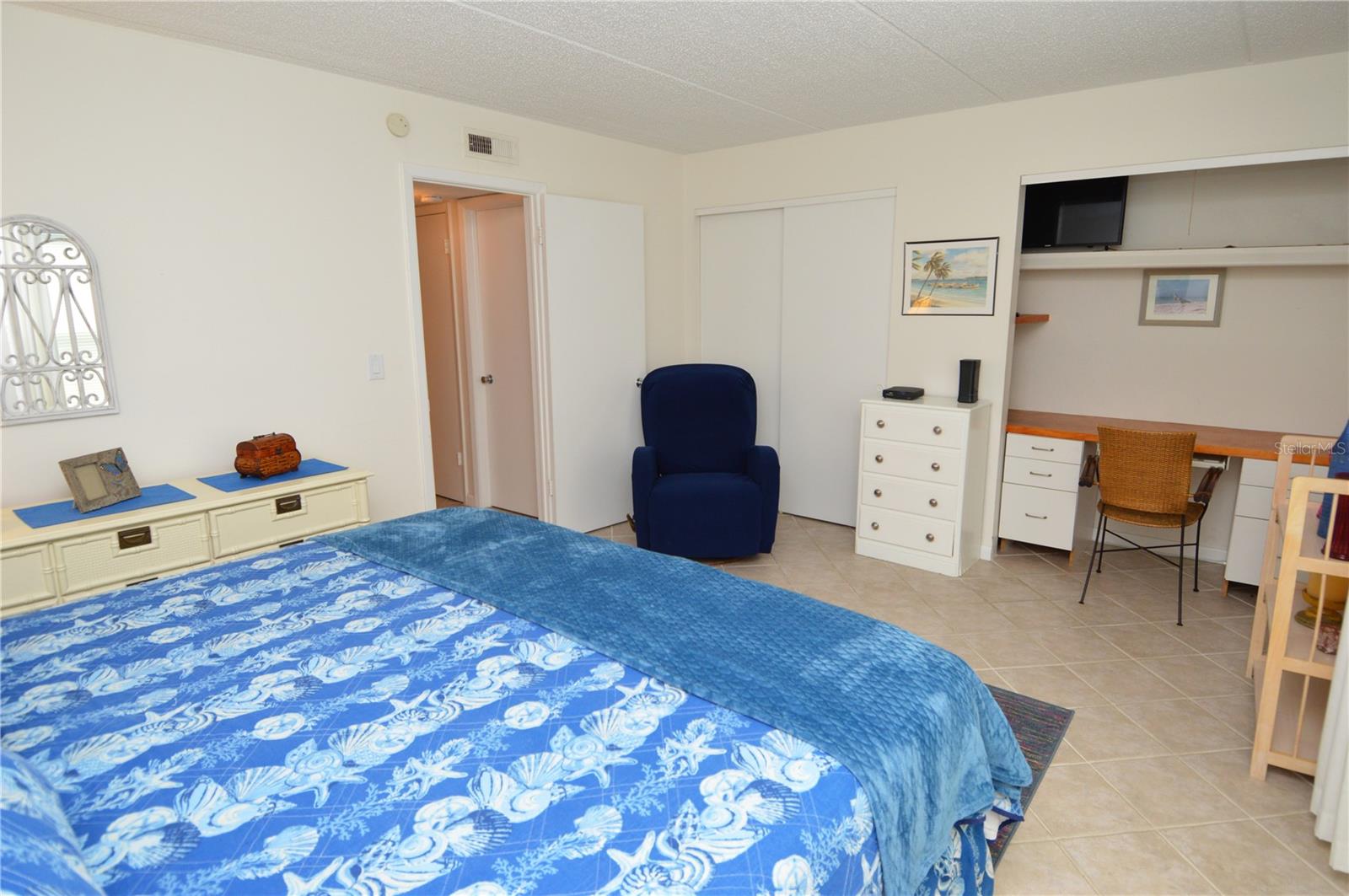 Image 34 of 92 For 12760 Indian Rocks Road 553