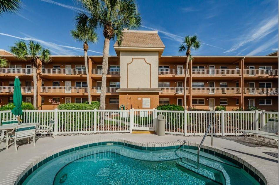 Image 39 of 92 For 12760 Indian Rocks Road 553